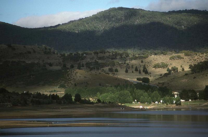 RWT 0059 058-21 Australia Lake Jindabyne.jpg